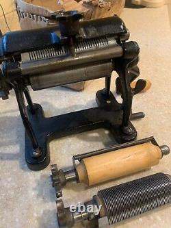 Antique Cast Iron Pasta Machine Vitantonio in Original box NOS