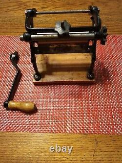 VINTAGE CAST IRON PASTA MACHINE WithHANDLE AND FOUR ROLLERS
