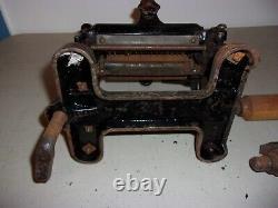 Antique Cast Iron Machine Main Crane 4 Rouleaux Pince À Table